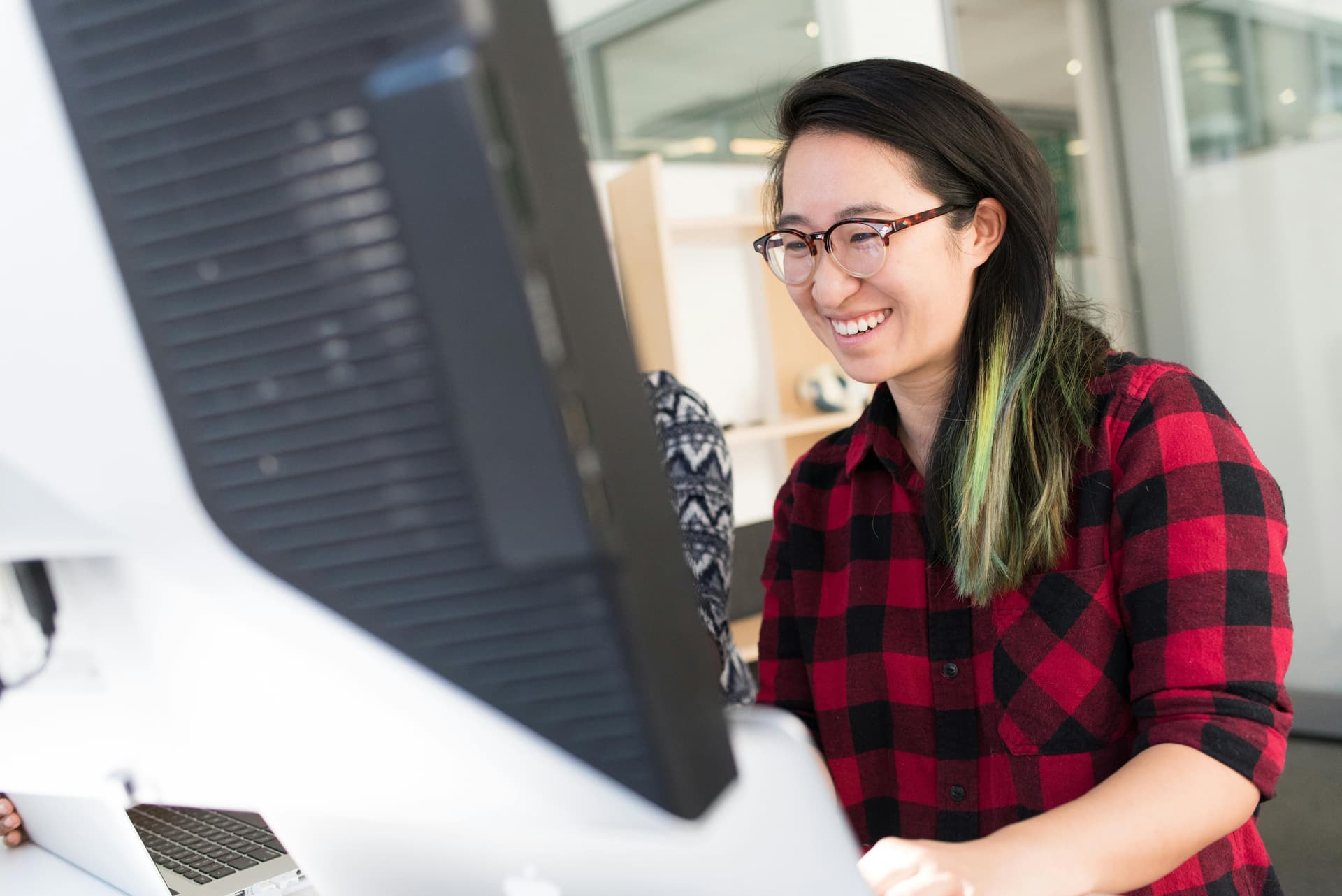 https://www.pexels.com/photo/woman-facing-computer-monitor-1181473/